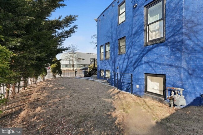 Building Photo - 718 Rhode Island Ave NW