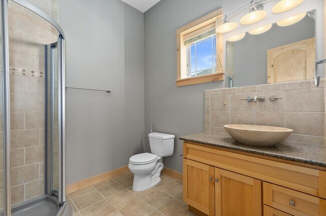 Building Photo - 348 Meadow View Pky