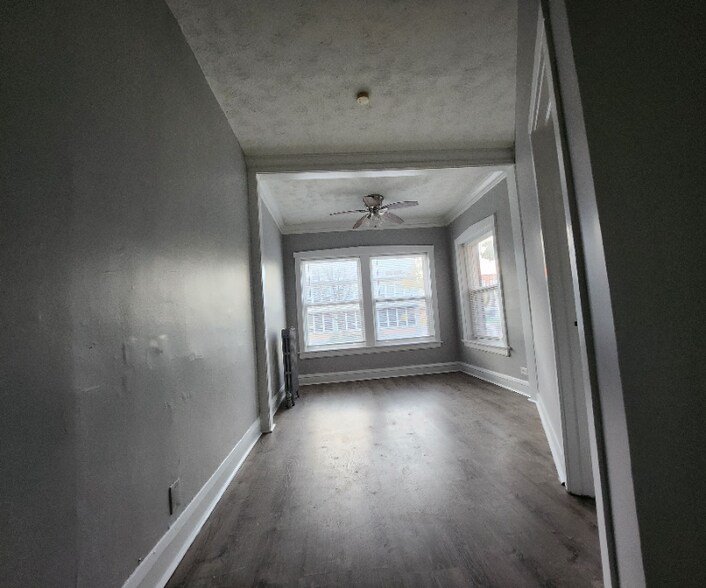 Primary Photo - 6633 S Ellis Ave