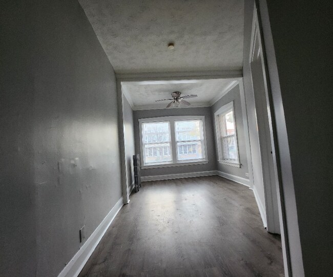 Primary Photo - 6633 S Ellis Ave