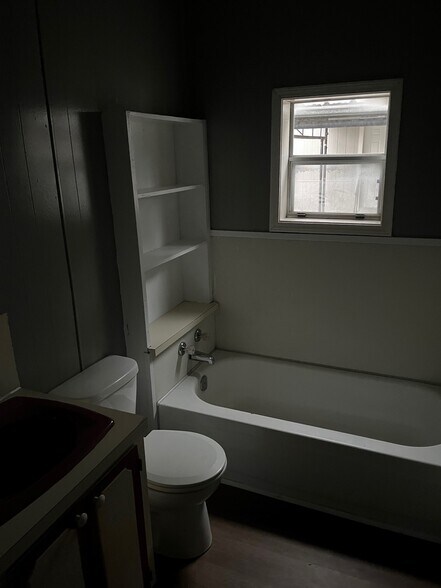 Building Photo - 710 Reed Ave