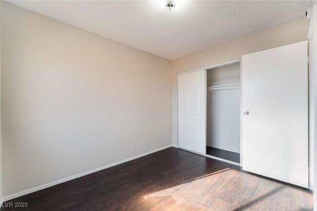 Building Photo - 5453 Requa Ave