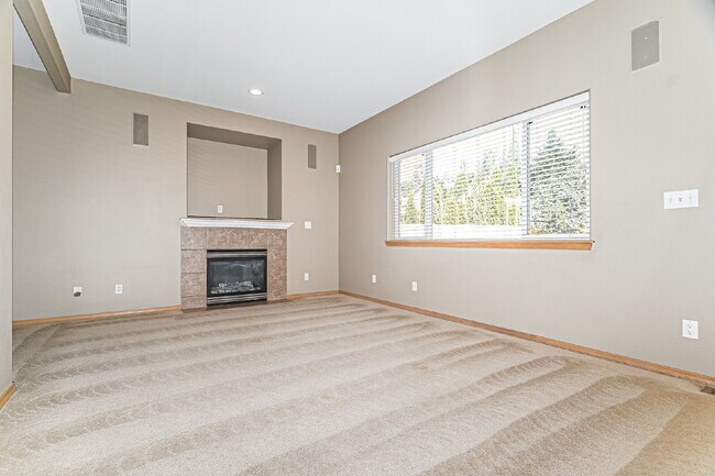 Building Photo - **Beautiful 4 Bedroom Home in Prime Bothell Location!** Available NOW for RENT