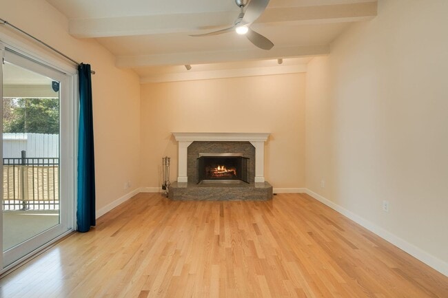 Building Photo - Charming 3 Bedroom Single-Story with Firep...