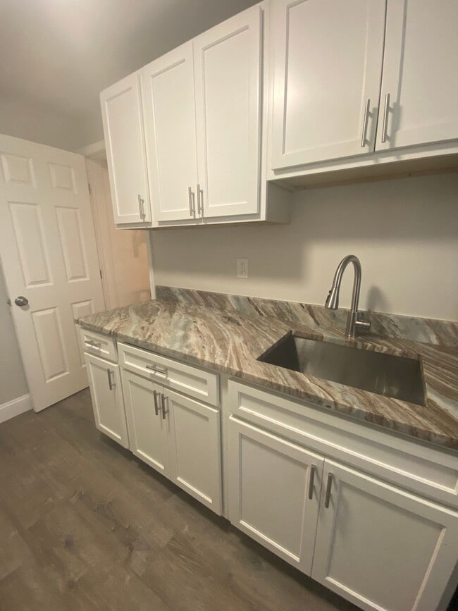 Building Photo - 2841 Round Rd