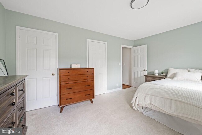 Building Photo - 3050 S Buchanan St