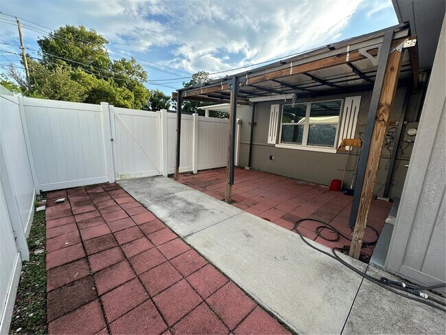 Building Photo - 2121 W Powhatan Ave