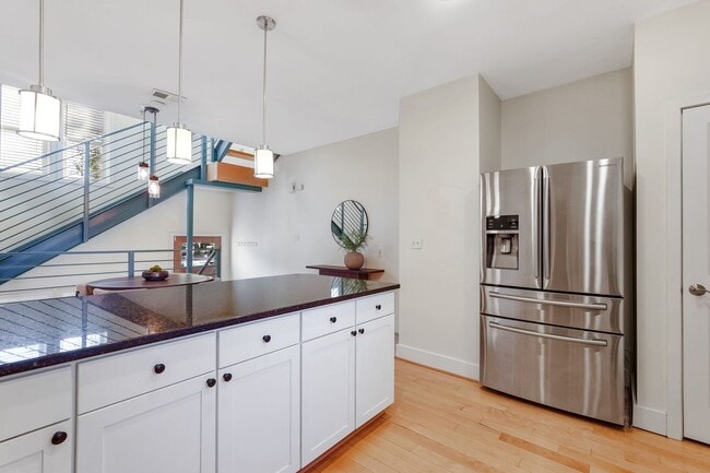 Building Photo - Available Now! Updated 2 Bedroom 2 1/2 Bathroom Condo! Parking Included!