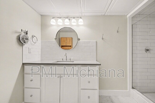 Building Photo - 314 E Angela Blvd