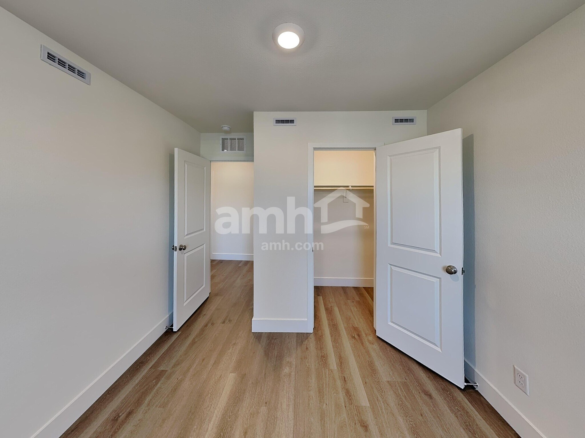 Building Photo - 10116 Cv Mountain St