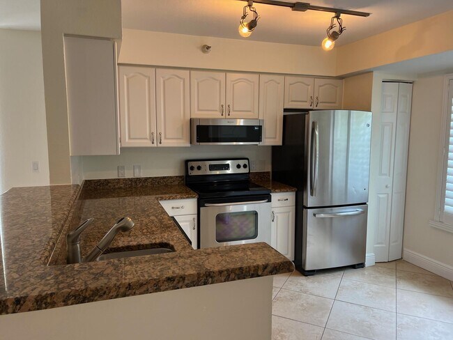 Building Photo - 103 Yacht Club Way