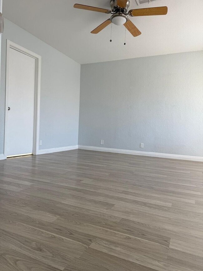 Building Photo - Charming 4BR House in Las Vegas