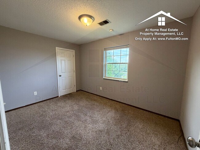 Building Photo - 541 Collier Ln