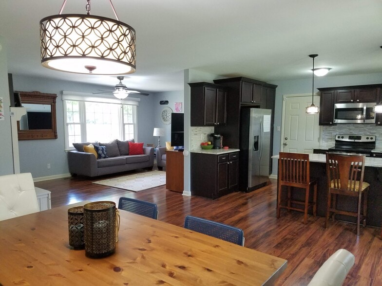 Connected common areas - 2016 Lakemeadow Dr