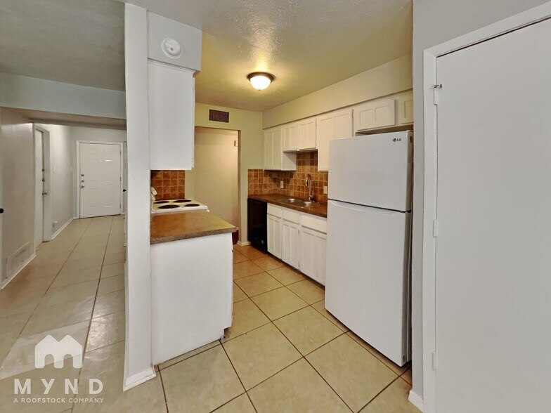 Building Photo - 7145 Romford Way