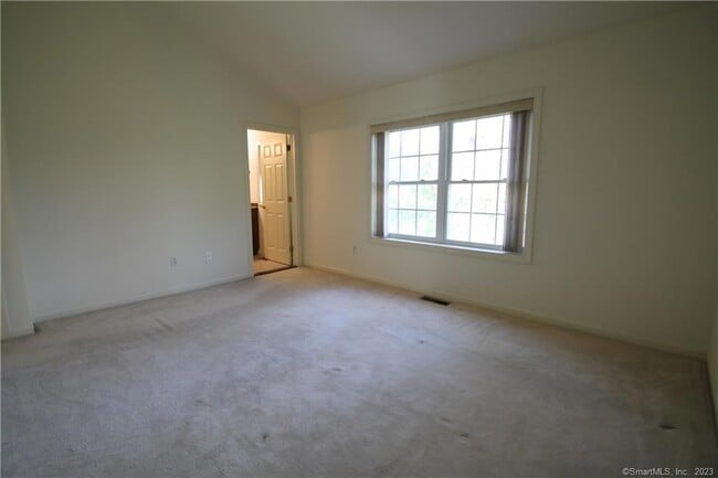 Building Photo - 1407 Larson Dr