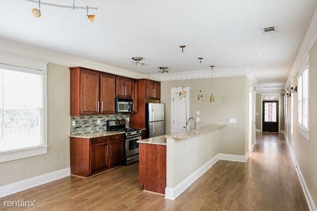 Building Photo - 3 br, 2.5 bath House - 301 Fortune Street