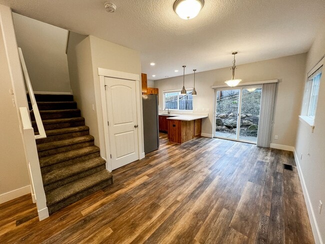 Building Photo - BIGFIR1069-1071