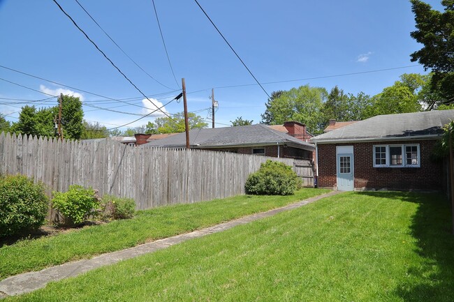 Building Photo - Adorable 5 Bed Single Family Home Near Uptown