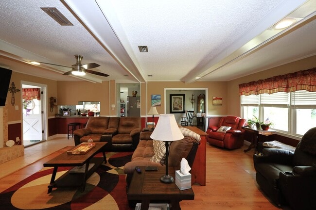 Building Photo - 3874 Camellia Dr