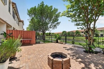 Building Photo - 10139 Wellington Parc Dr