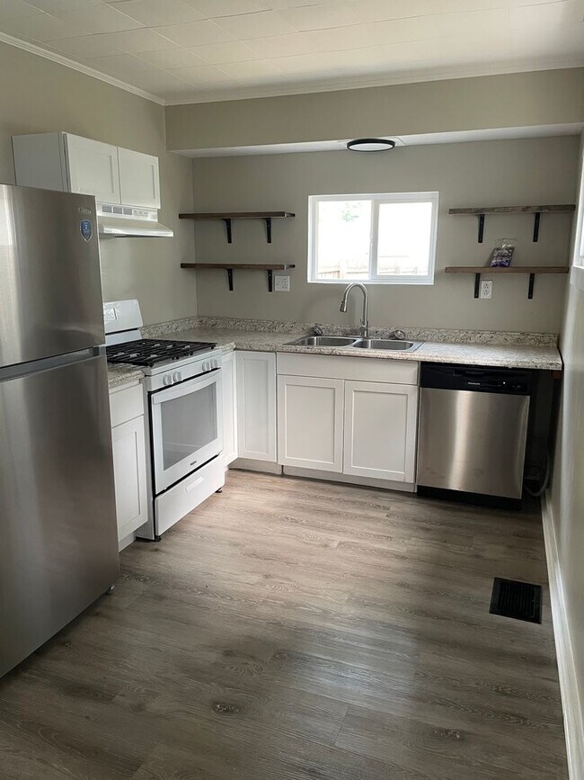 Building Photo - 3 Bedroom 1 Bath in Carlisle, PA!