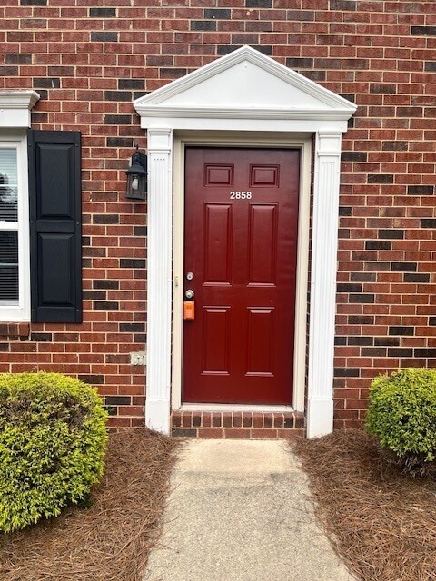 Building Photo - $500.00 Off First Full Months Rent!