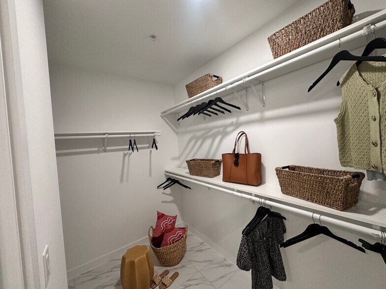 Building Photo - 16900 NE 23rd Ave