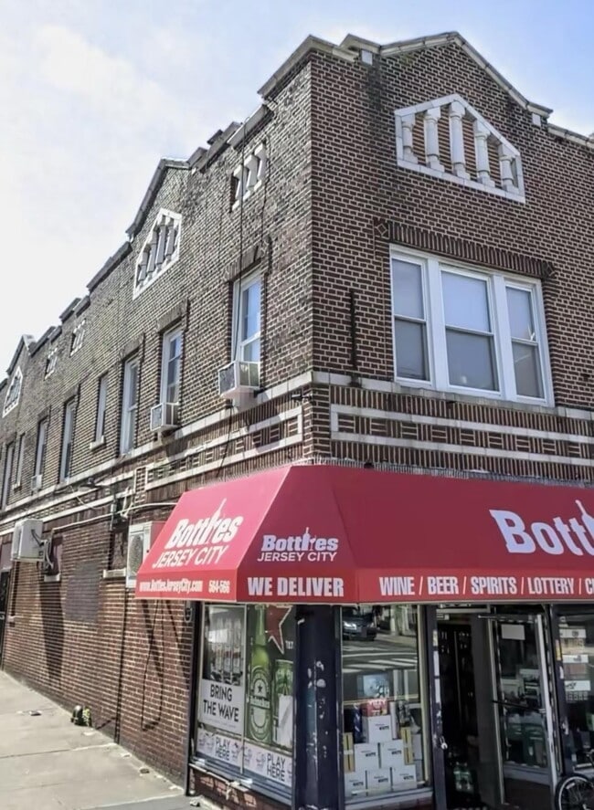 Building Photo - 265 Clinton Ave