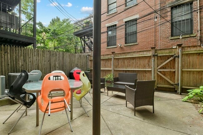 Building Photo - 55 Clarendon St