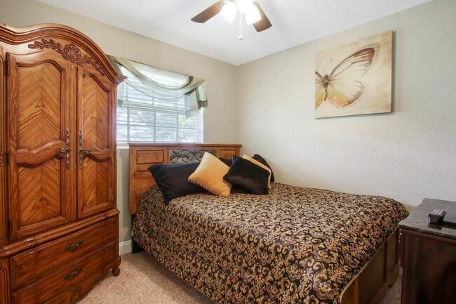 Building Photo - 19185 SE Homewood Ave