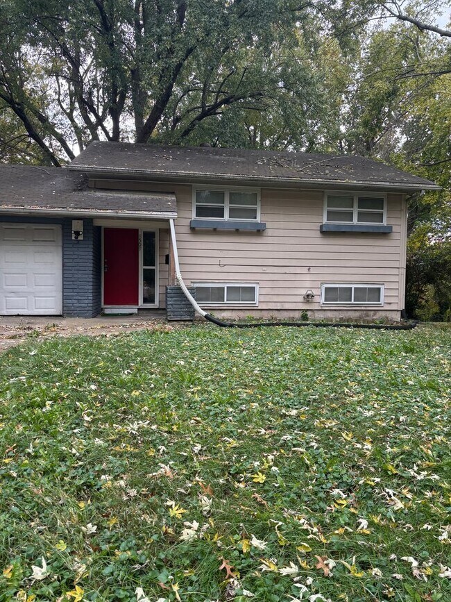 Building Photo - 3 Bedroom 1.5 Bath Home for rent