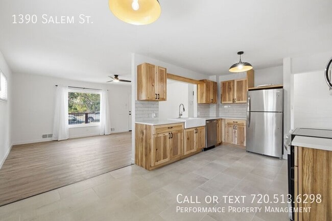 Building Photo - 1390 Salem St