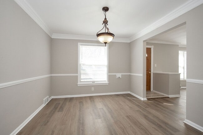 Building Photo - Spacious 3 bedroom/2 bath Cleveland Hts single family house!