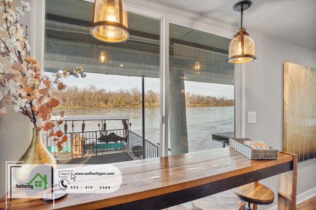 Building Photo - 3317 Riverside Dr