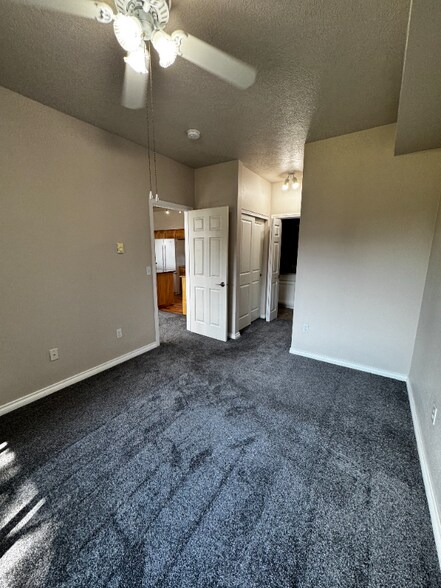 Building Photo - 22855 E Country Vista Dr