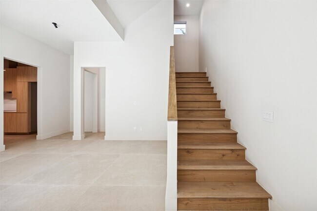 Building Photo - 3514 Mt Vernon St