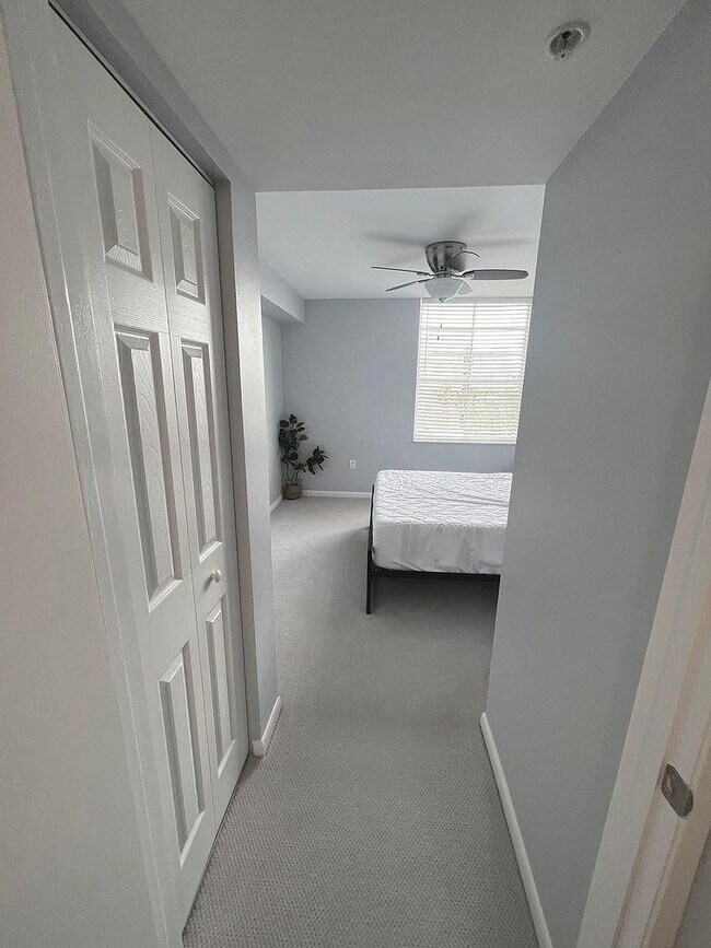 Building Photo - 520 SE 5 Ave