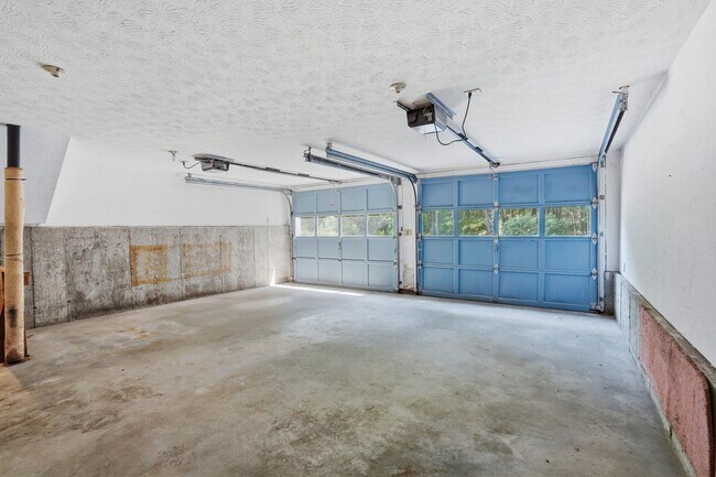 Building Photo - 278 Route 13
