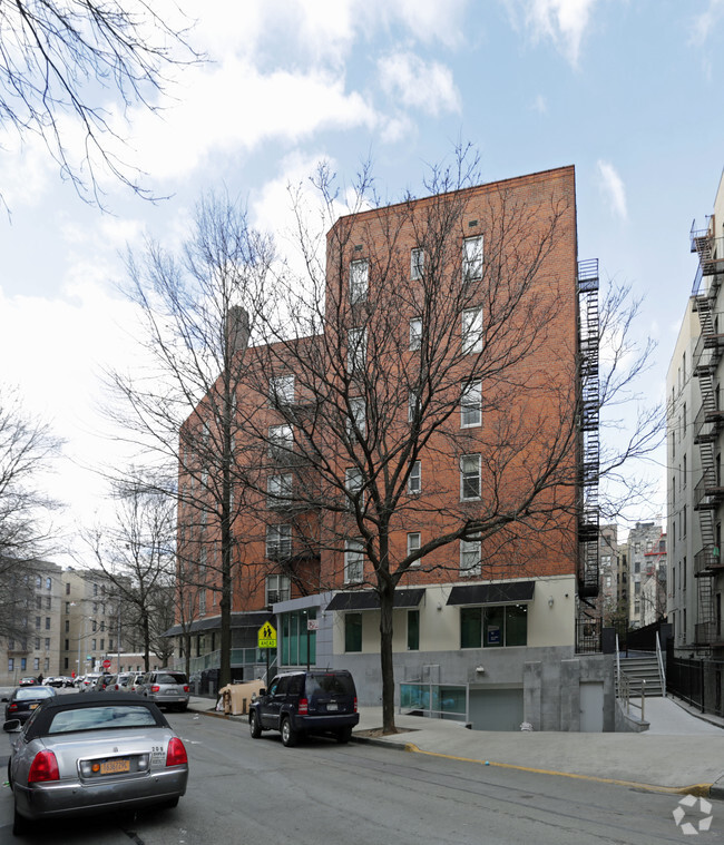 Building Photo - 55 E 208th St