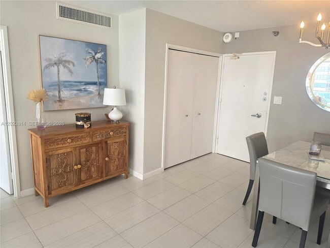 Building Photo - 5161 Collins Ave