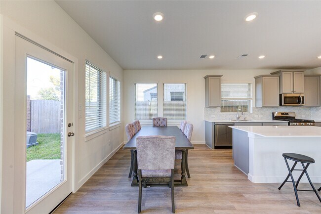 Building Photo - 31918 Holland Arbor Trl