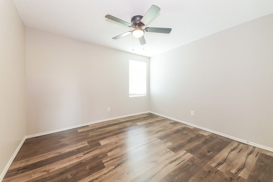 Building Photo - 1421 Nimitz Way