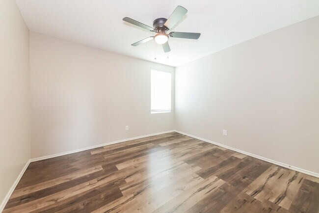 Building Photo - 1421 Nimitz Way