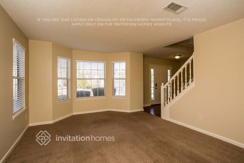 Building Photo - 572 Lakewater View Dr