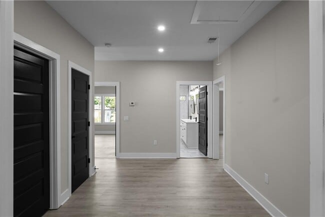 Building Photo - 1331 Diamond Ave SE