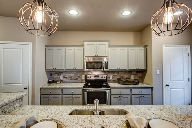 Building Photo - Avalible for August Pre-Lease! 4 Bed 4.5 Bath Townhome Next to Pool!