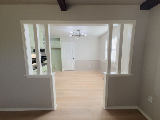 Building Photo - Updated 3-Bedroom, 2-Bathroom Duplex with a Spacious Fenced Backyard!