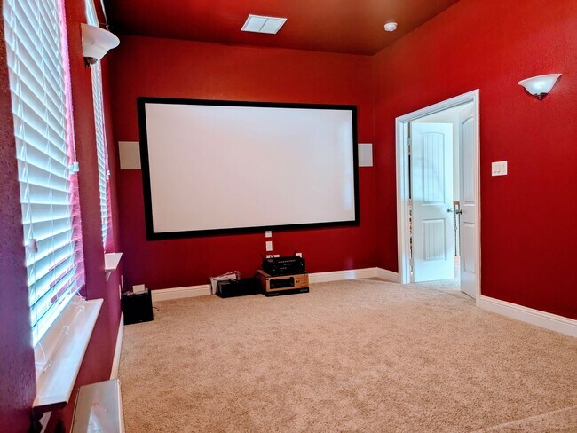 Building Photo - 2472 Twin Oaks Dr