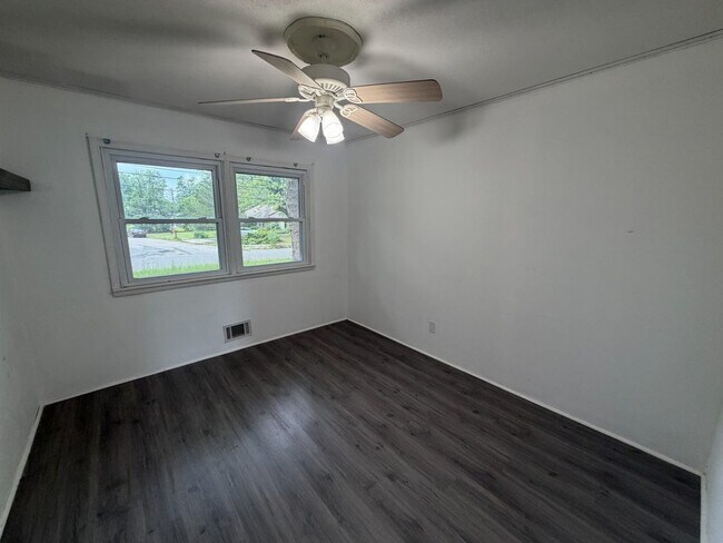 Building Photo - 987 Grace Dr